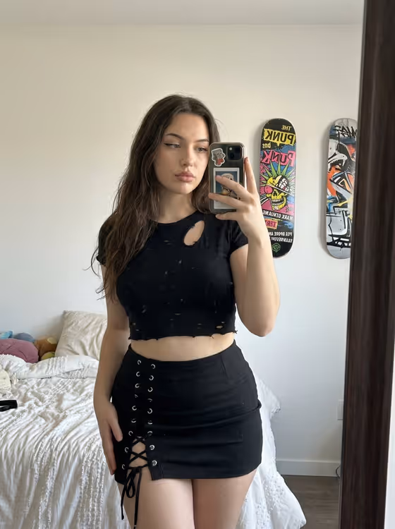 Mirror Selfie Look