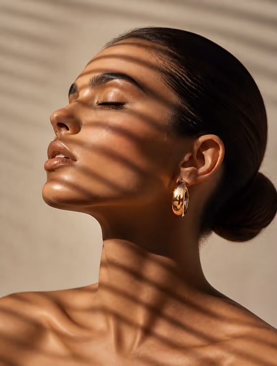 Editorial Blind-Shadow Portrait