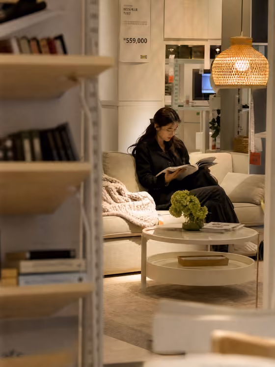 Showroom Candid