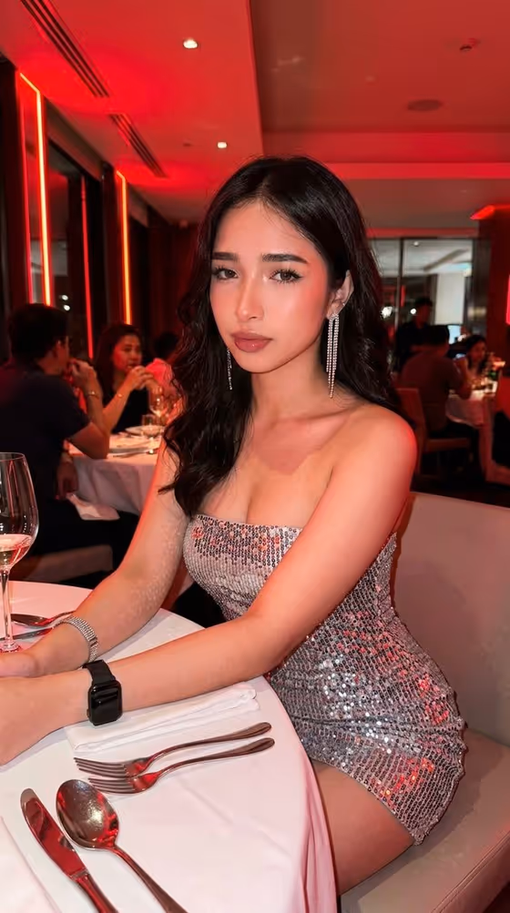 Neon Restaurant Glam