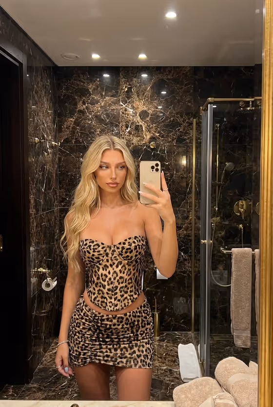 Marble Mirror Selfie