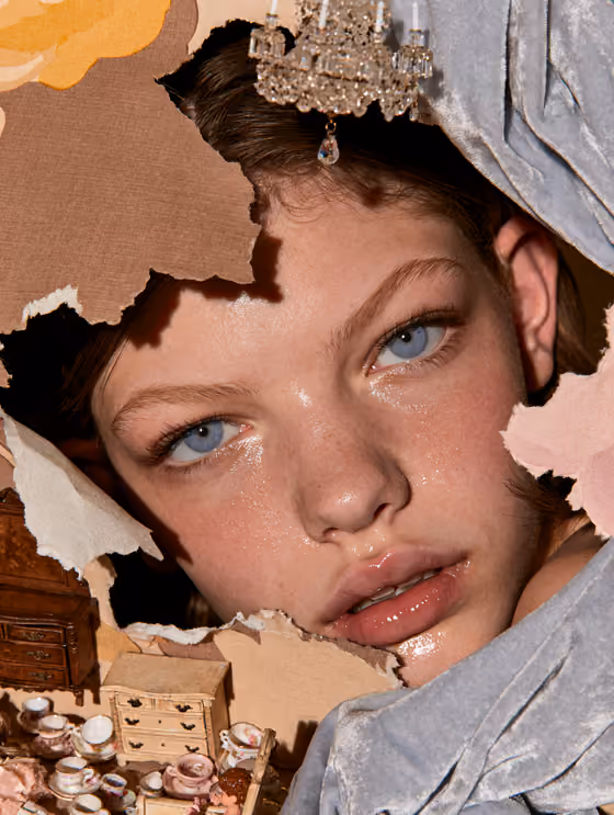 Wallpaper Dollhouse Portrait