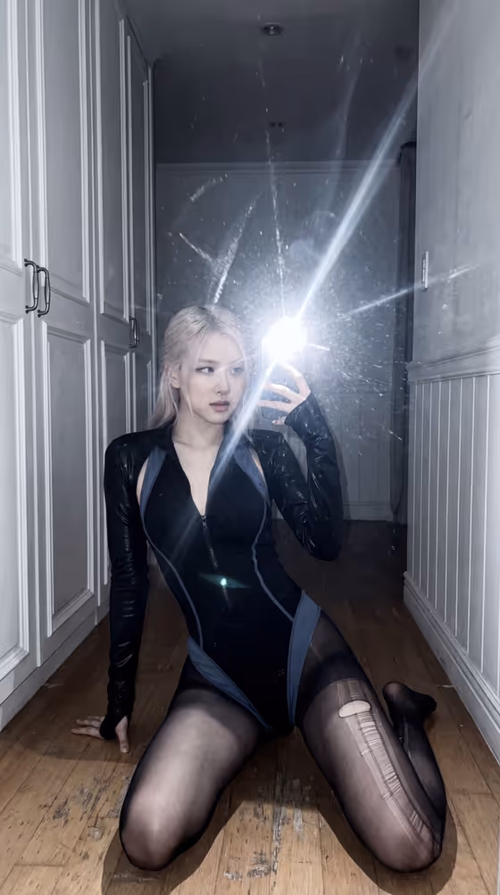 Grungy Flash Selfie template result