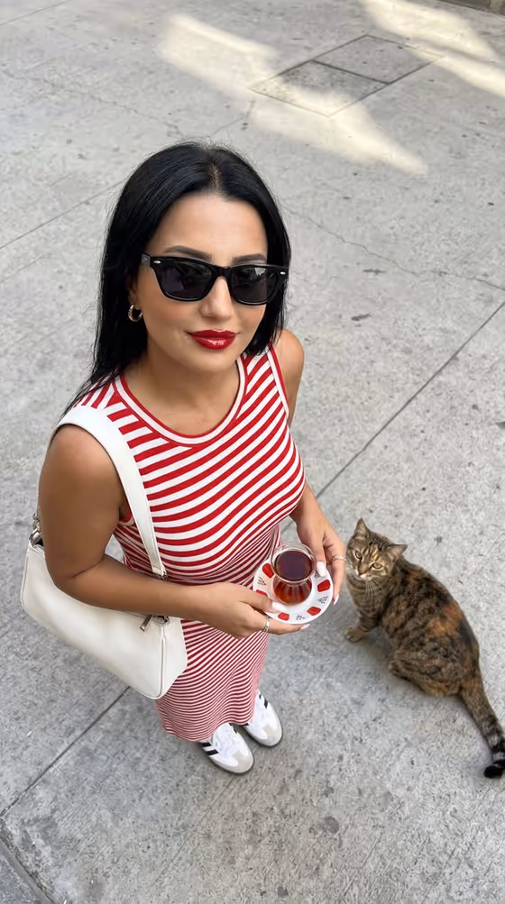Overhead Street Fashion