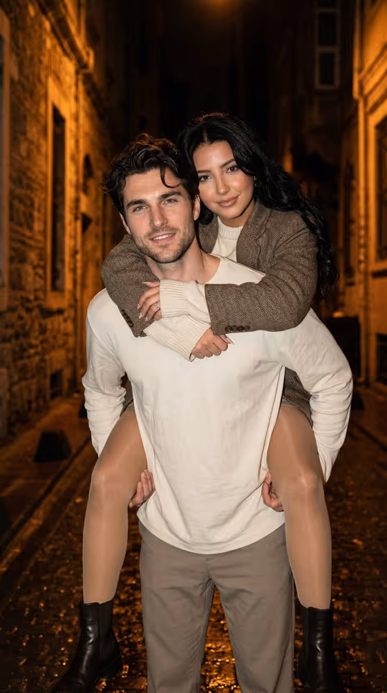 Night Piggyback Romance