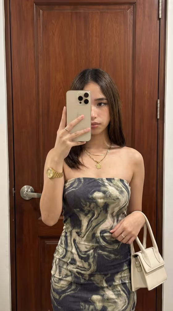 Mirror Selfie Glow